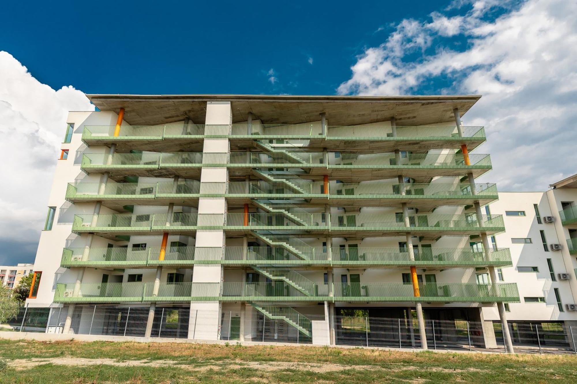 Roots One - Lakeview Escape With Balcony & Parking Бухарест Екстер'єр фото